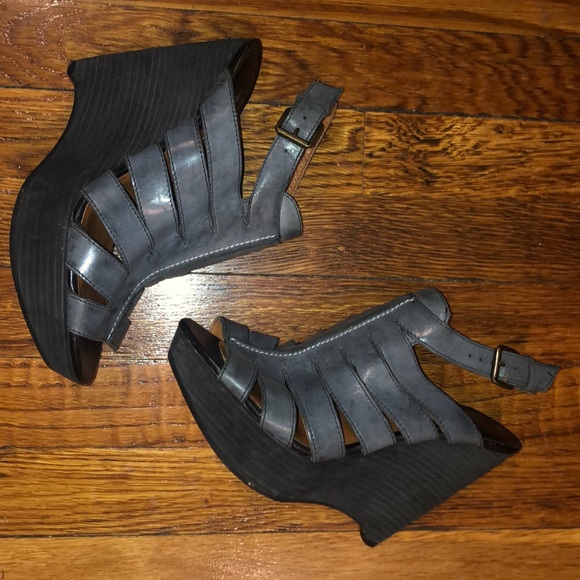 Max Studio Shoes - Max Studio platform sandals